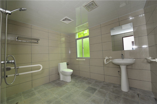 ?？谄沼H第一老年養(yǎng)護(hù)院