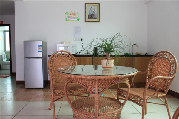 ?？谄沼H第一老年養(yǎng)護(hù)院