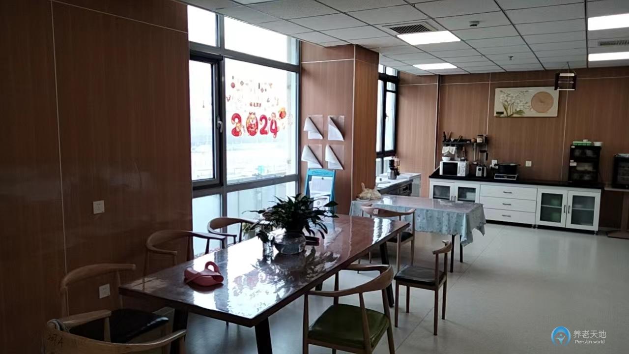 天津賀余年醫(yī)養(yǎng)中心(梅江津門湖店) 天津賀余年醫(yī)養(yǎng)中心(梅江津門湖店)